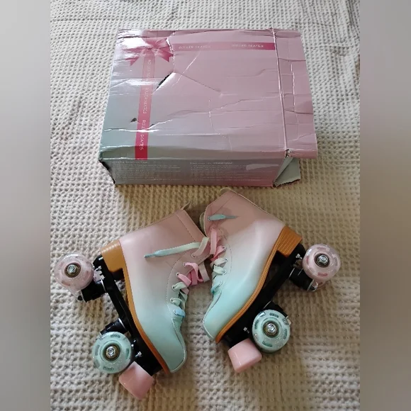 Roller Skates With Lights For Girls💖 - Picture 1 of 7